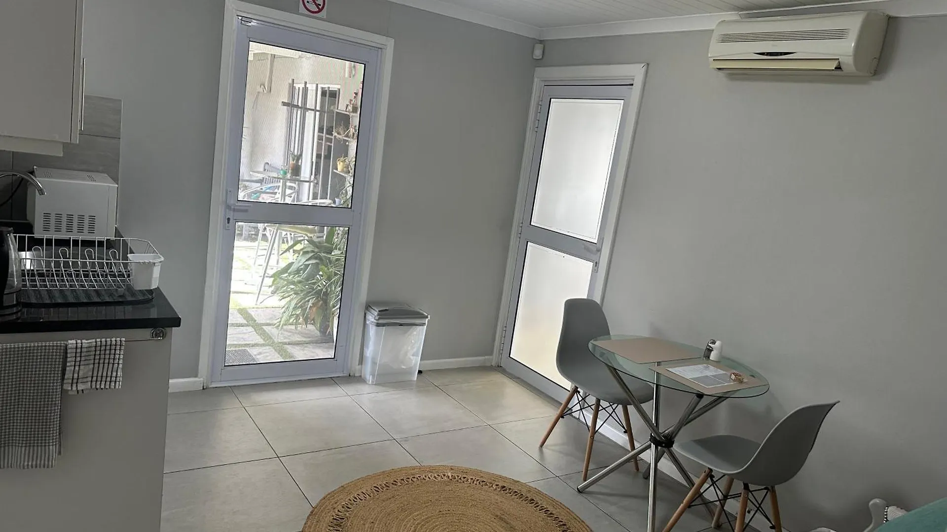 Cozy And Convenient Daire Cape Town